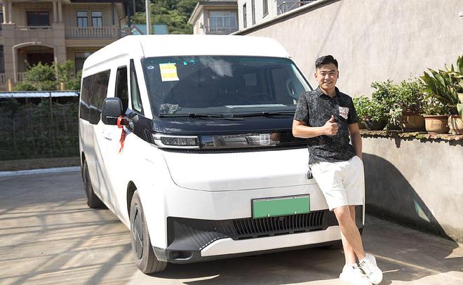 七届“运输人口碑高效创富纯电轻客”奖项PG电子麻将胡了远程超级VAN荣获第(图2)