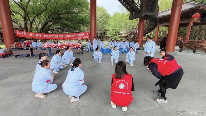 致敬白衣天使凝聚社会温情麻将胡了2沈阳爱心企业(图2)