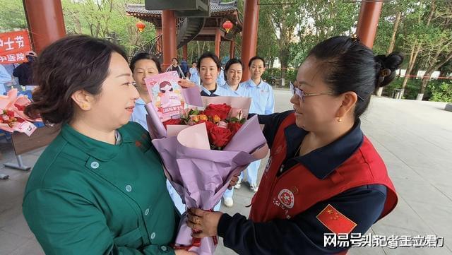 致敬白衣天使凝聚社会温情麻将胡了2沈阳爱心企业(图6)