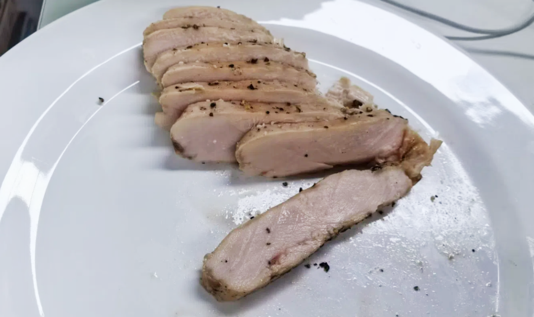 鸡胸肉也能柔软多汁后悔现在才知道PG麻将胡了吹爆这种烹饪方式！(图3)